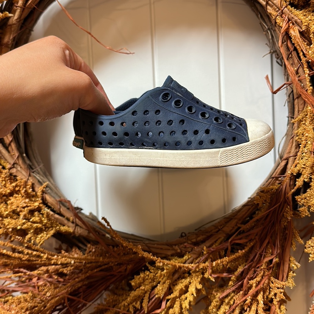 Native Shoes - Picture 2 of 5